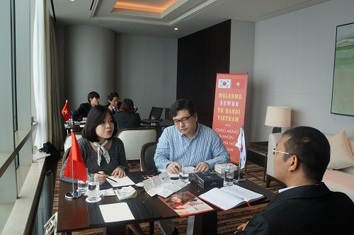 ác DN Việt Nam và Hàn Quốc trao đổi thông tin và tìm kiếm cơ hội hợp tác kinh doanh Ảnh: T.K
