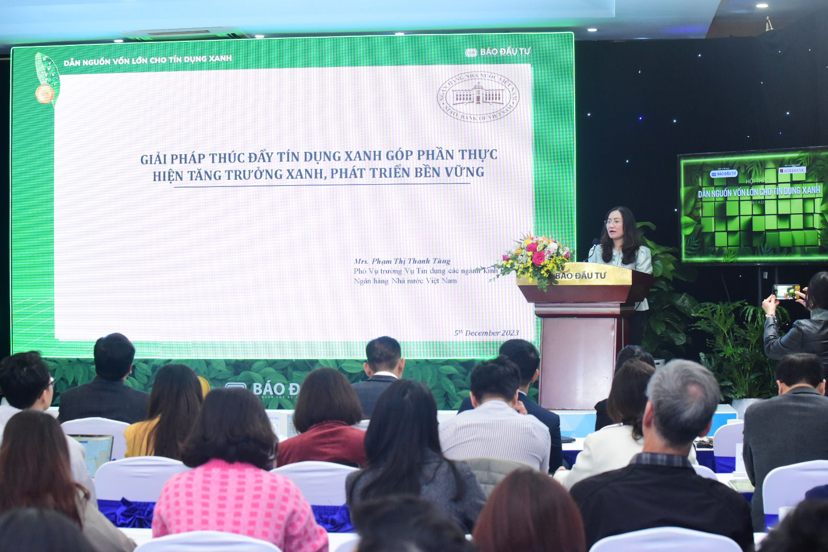 Bà Phạm Thị Thanh Tùng, Phó Vụ trưởng, Vụ Tín dụng các ngành kinh tế chia sẻ giải pháp thúc đẩy tín dụng xanh.