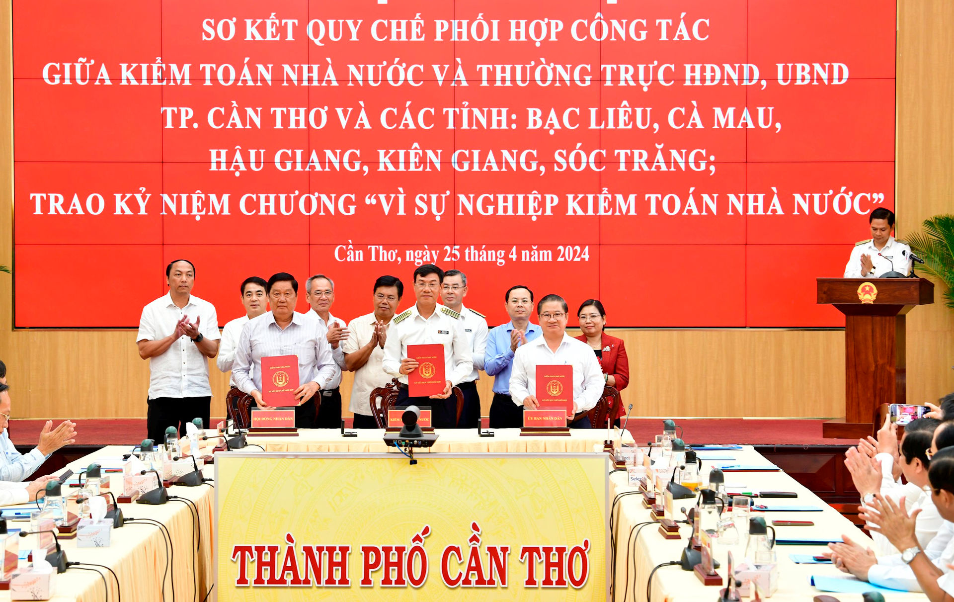 11.-ktnn-ky-quy-che-phoi-hop-voi-thuong-truc-hdnd-ubnd-tp.-can-tho(2).jpg