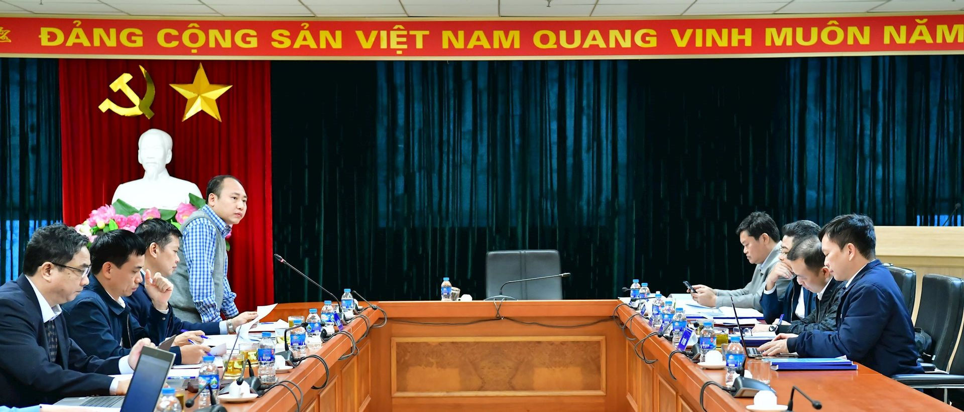 quang-canh-cuoc-hop-tham-dinh-tai-lieu-boi-duong-ky-nang-kiem-toan-du-an-dau-tu-xay-dung-cong-trinh-cap-do-2-cap-do-3-.jpg