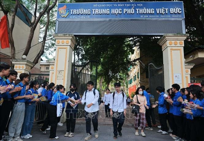 vna_potal_thi_sinh_ha_noi_hoan_thanh_ngay_thi_dau_ky_thi_tot_nghiep_thpt_nam_2024_stand.jpg