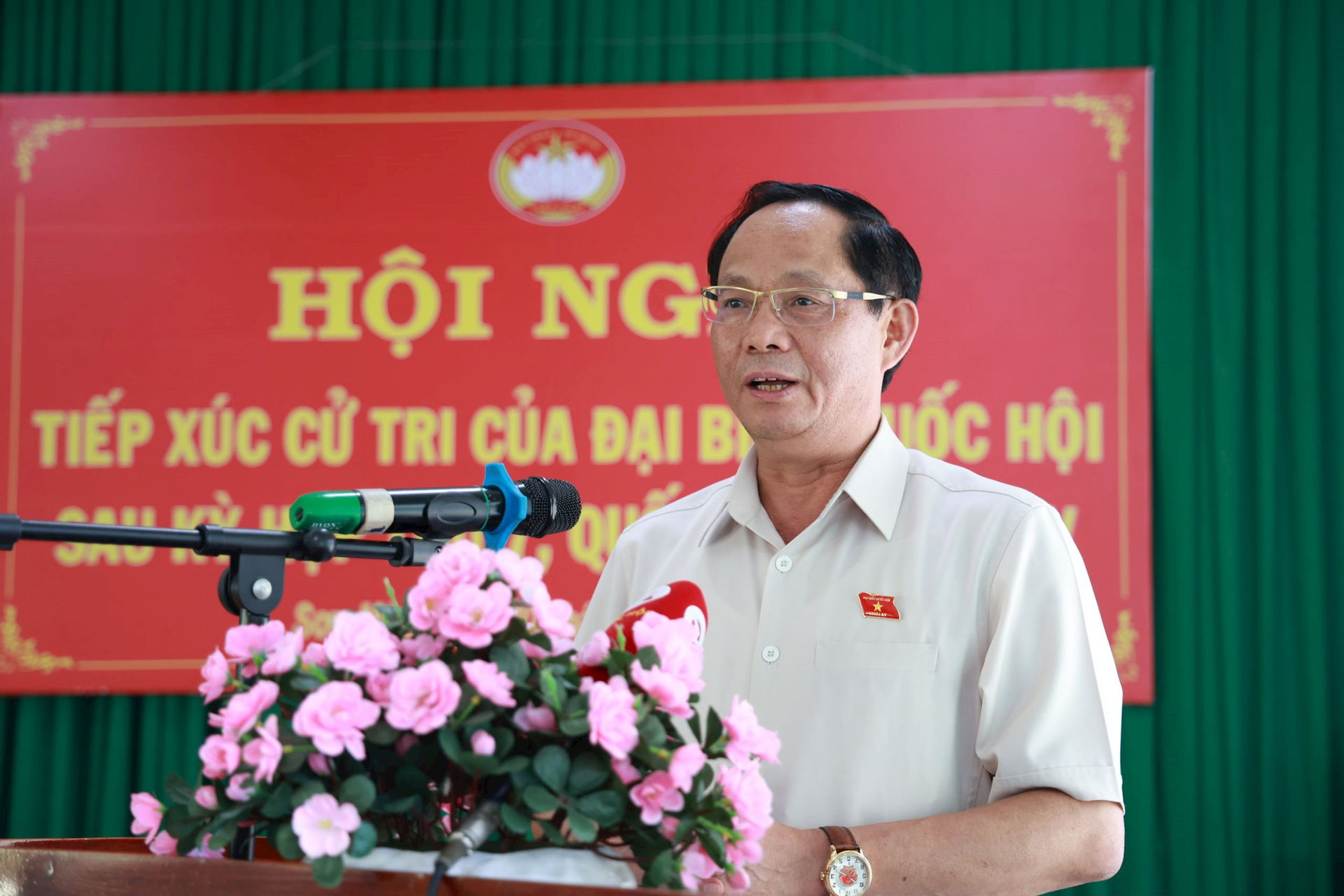 pho-chu-tich-quoc-hoi-thuong-tuong-tran-quang-phuong-phat-bieu-giai-dap-nhieu-van-de-cu-tri-neu.jpg