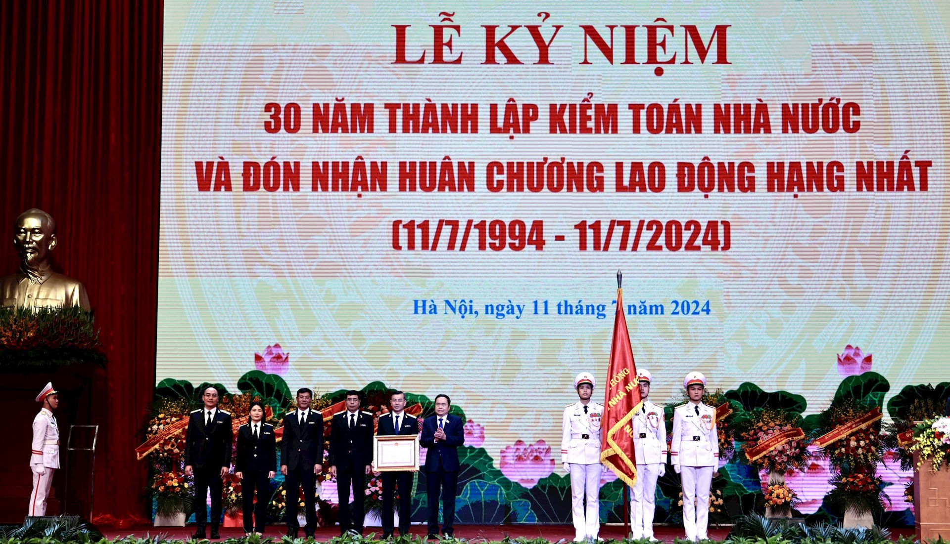 nhan-huan-chuong.jpg