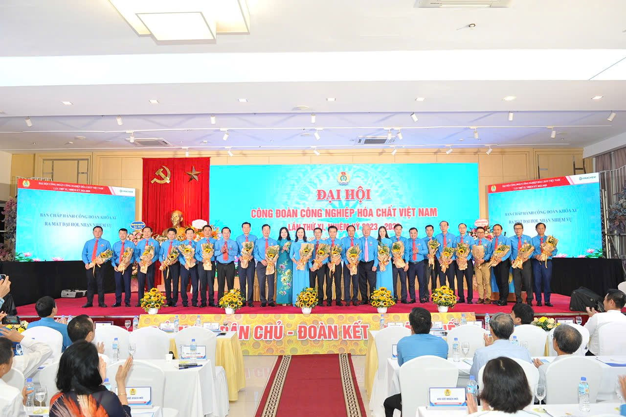 cong-doan-cong-nghiep-hoa-chat-viet-nam-dong-hanh-cung-tap-doan-viet-tiep-trang-su-55-nam-ve-vang-va-tu-hao_66c359570b621.jpg