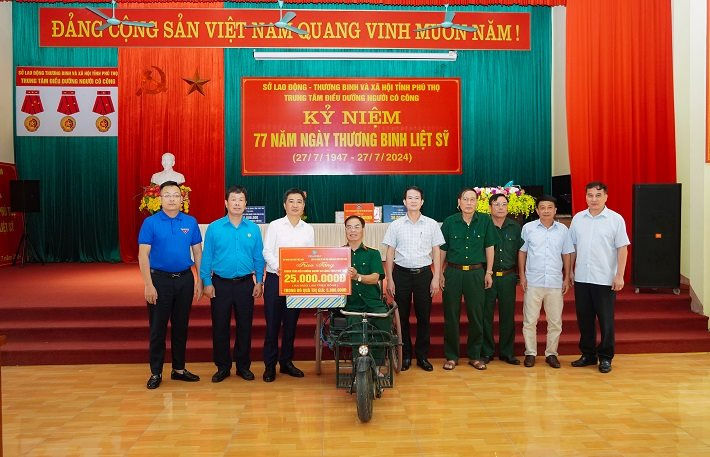 cong-doan-cong-nghiep-hoa-chat-viet-nam-dong-hanh-cung-tap-doan-viet-tiep-trang-su-55-nam-ve-vang-va-tu-hao_66c359bfb5b5f.jpg