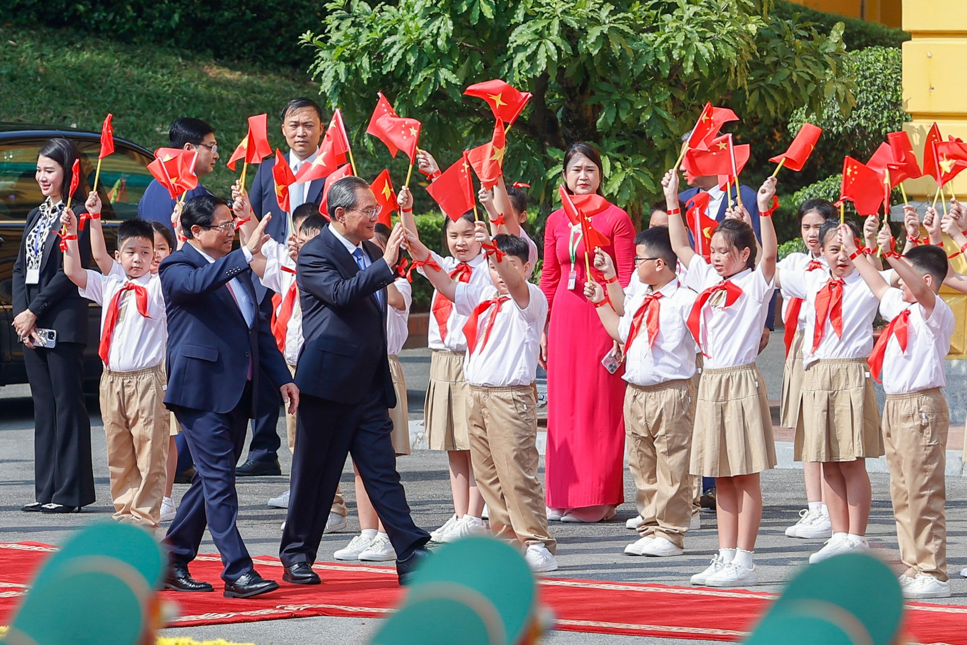 Thủ tướng Phạm Minh Chính chủ trì Lễ đón chính thức Thủ tướng Trung Quốc Lý Cường- Ảnh 1.