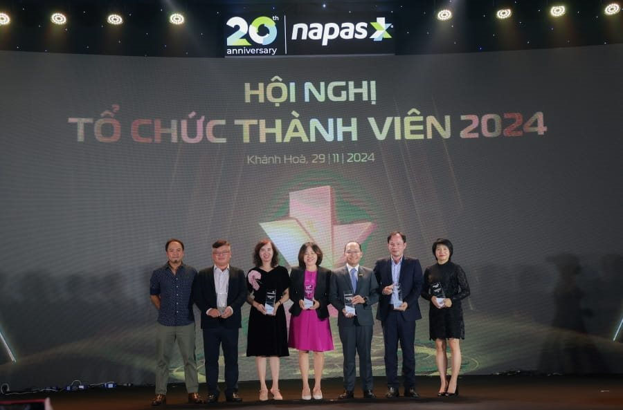 20241206mktblvietcombank-nhn-gii-thng-napasvisa-2024anh-3.jpg