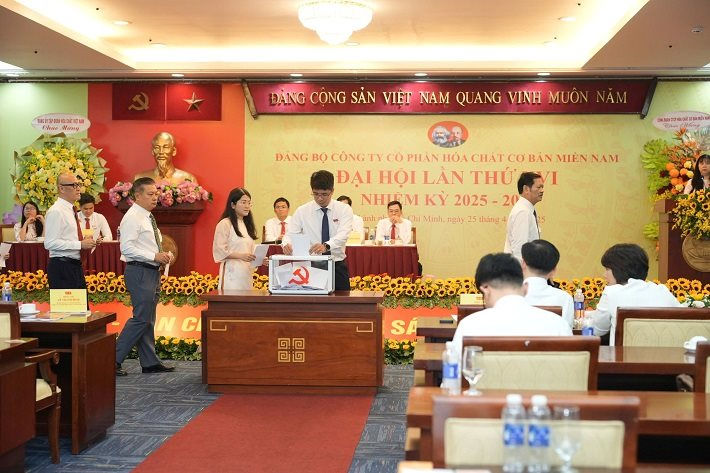 dai-hoi-dang-bo-cong-ty-cp-hoa-chat-co-ban-mien-nam-lan-thu-xvi-doan-ket-dan-chu-ky-cuong-sang-tao-phat-trien_680b8781ecaa0.jpg