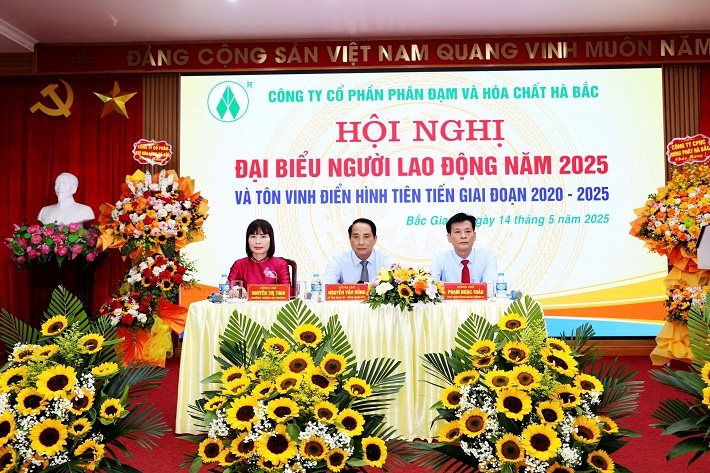 hoi-nghi-nguoi-lao-dong-cong-ty-cp-phan-dam-va-hoa-chat-ha-bac-nam-2025-cham-lo-toan-dien-doi-song-nguoi-lao-dong_6824afd72998d.jpg