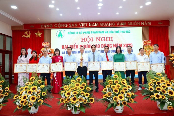 hoi-nghi-nguoi-lao-dong-cong-ty-cp-phan-dam-va-hoa-chat-ha-bac-nam-2025-cham-lo-toan-dien-doi-song-nguoi-lao-dong_6824b13531a5d.jpg