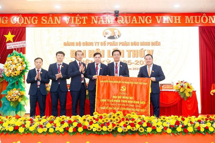 dai-hoi-dang-bo-cong-ty-cp-phan-bon-binh-dien-lan-thu-v-nhiem-ky-2025-2030-tu-tin-buoc-vao-nhiem-ky-moi_682ad7393ad47.jpg
