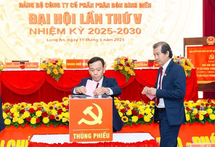 dai-hoi-dang-bo-cong-ty-cp-phan-bon-binh-dien-lan-thu-v-nhiem-ky-2025-2030-tu-tin-buoc-vao-nhiem-ky-moi_682ad8f3a6b39.jpg