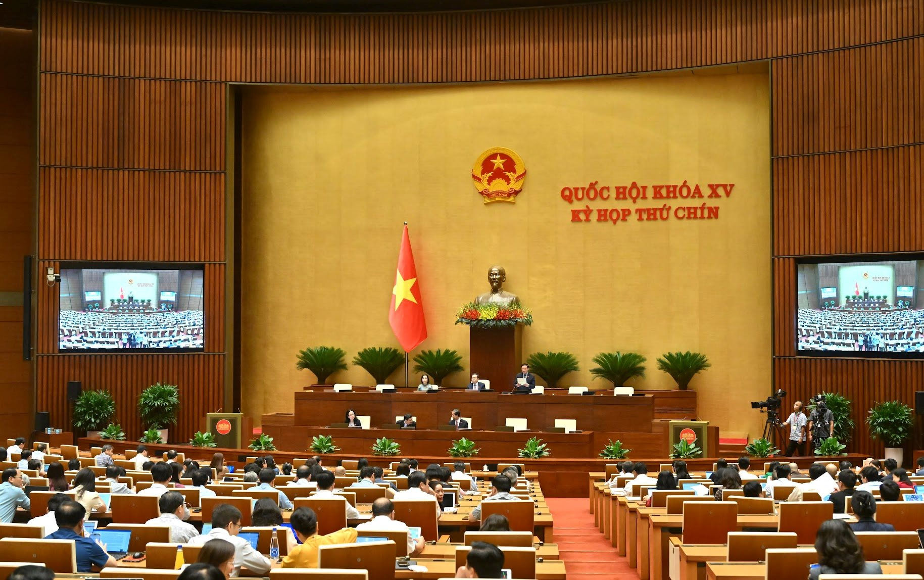 pho-chu-tich-quoc-hoi-nguyen-khac-dinh-dieu-hanh-phien-hopvqk_0702.jpg