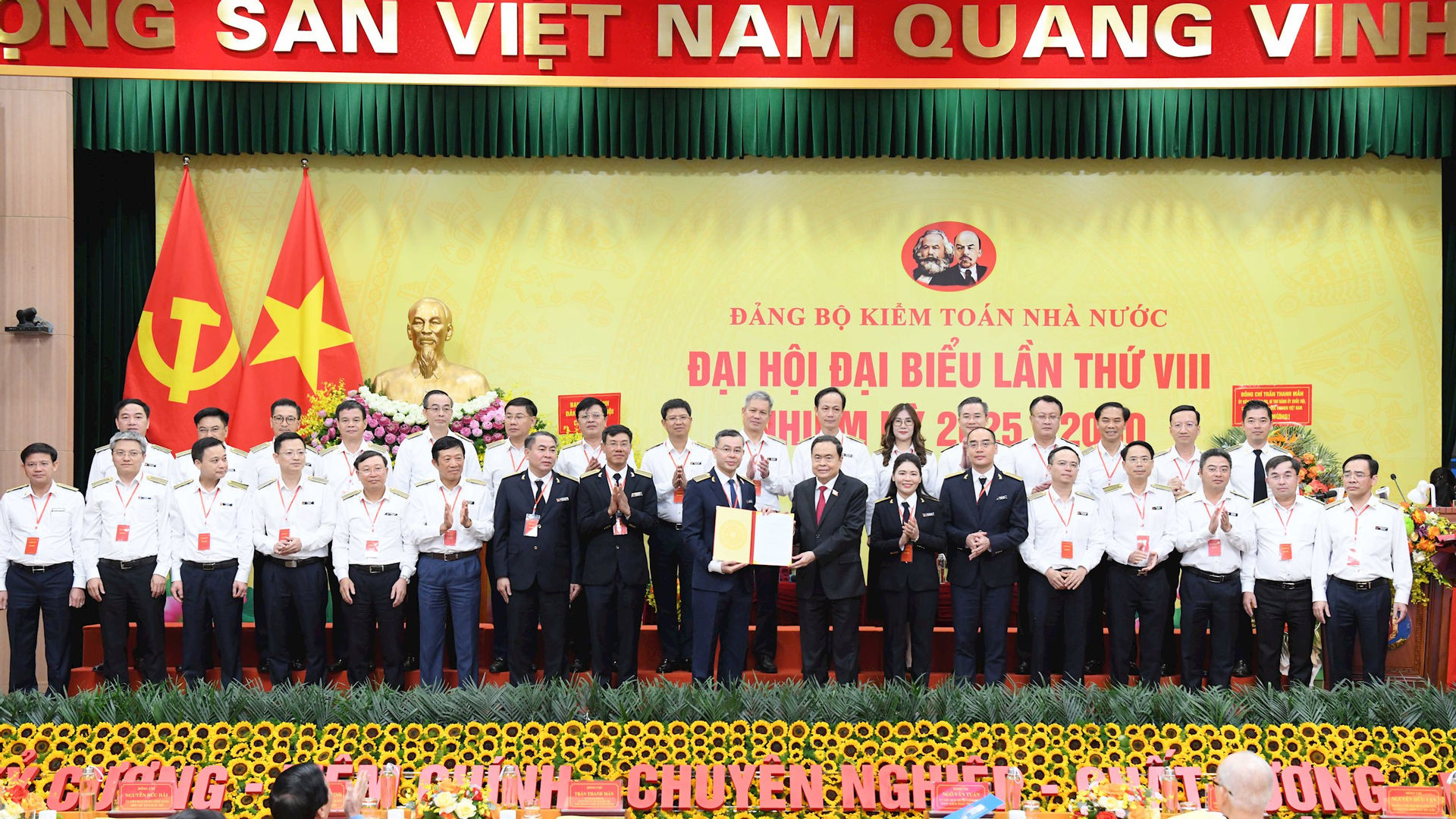 chu-tich-quoc-hoi-va-ban-chap-hanh-dang-bo-ktnn-nhiem-ky-2025-2030-2.jpg