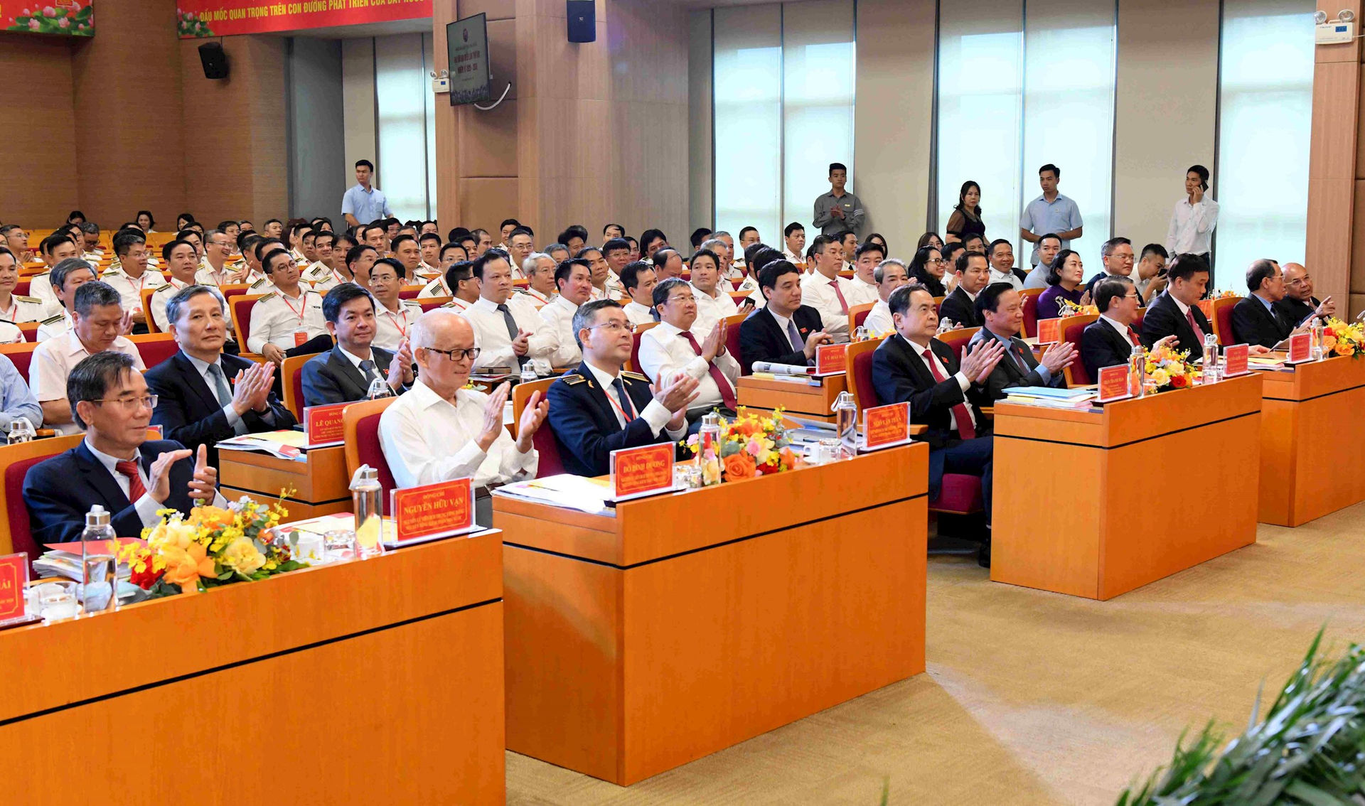 ctqh-va-cac-da-bieu-du-dai-hoi(1).jpg