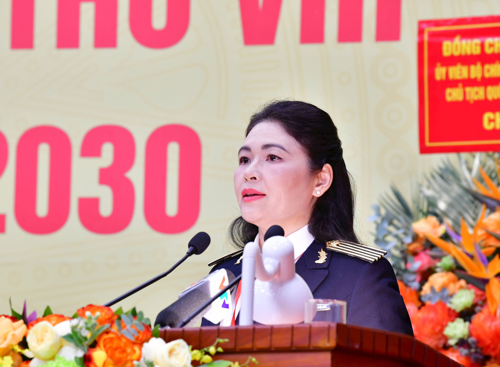 pho-tong-ktnn-ha-thi-my-dung-trinh-bay-bao-cao-kiem-diem-bch-dang-uy-ktnn-nhiem-ky-2020-2025(1).jpg