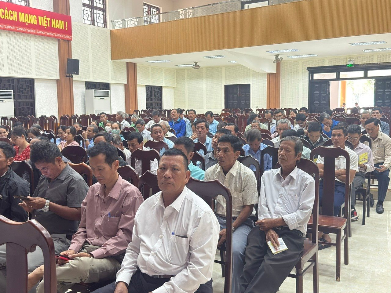 l_tl_dn_can-bo-hv-hoi-nong-dan-huyen-hoa-vang-tham-gia-tap-huan-ve-pcth-cua-thuoc-l.png