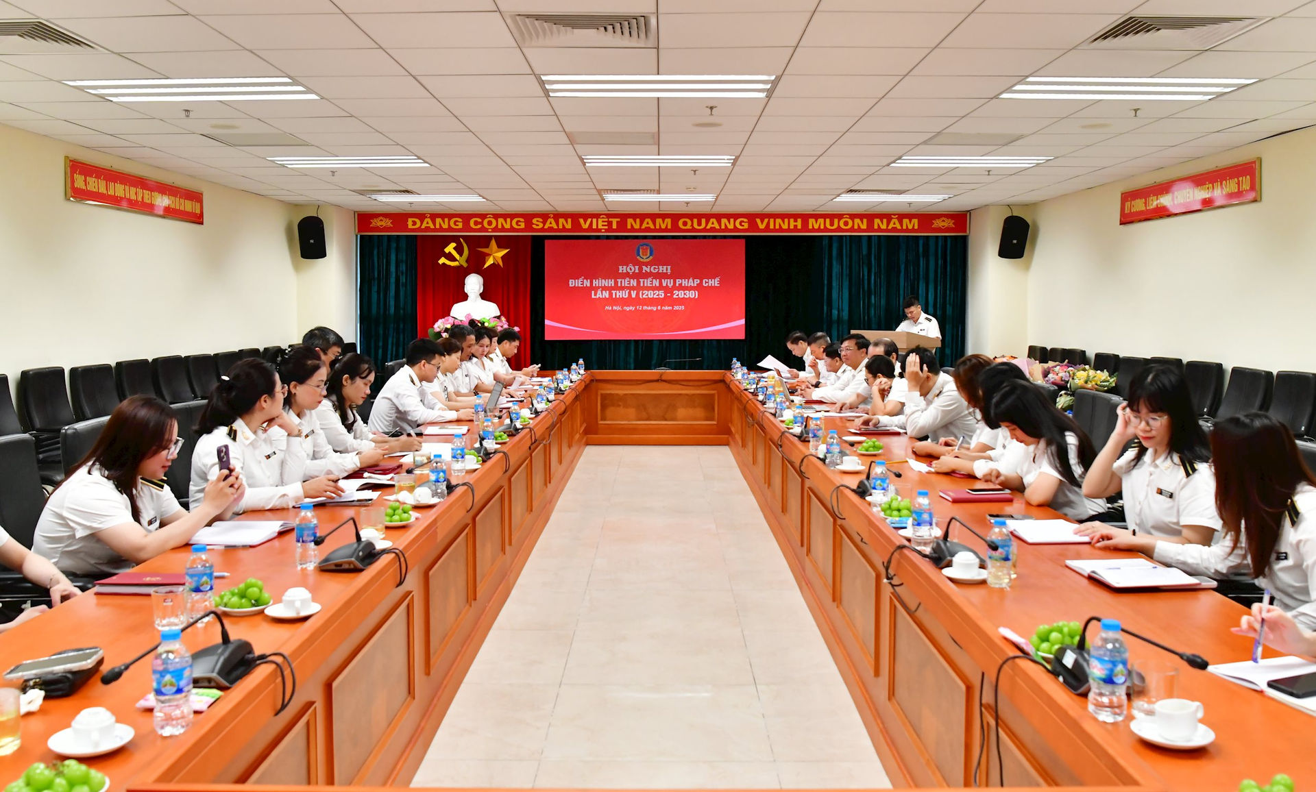 quang-canh-pc.jpg