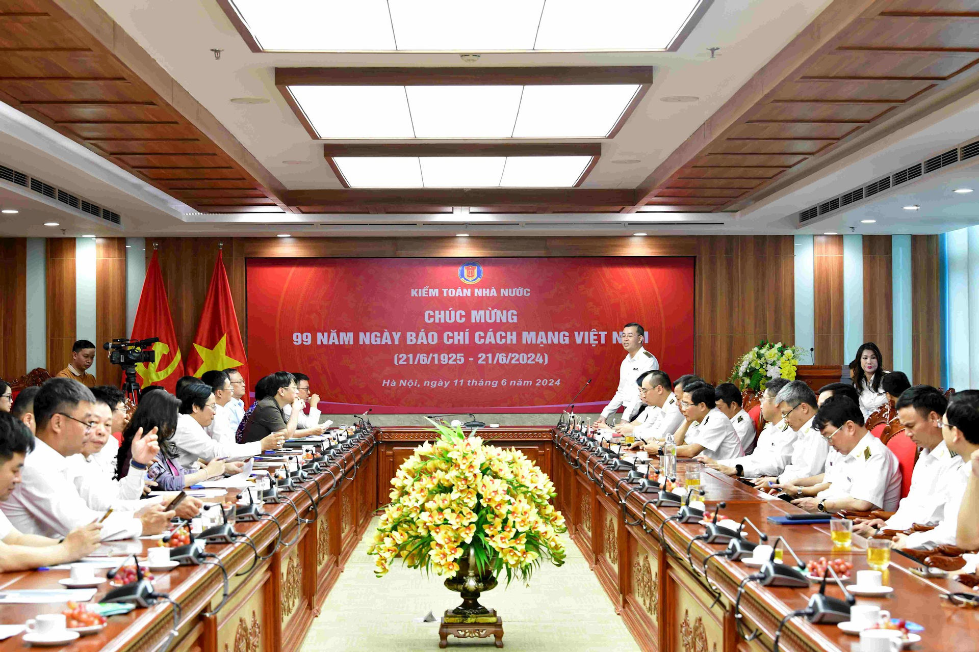 2-gap-go-bao-chi-1-.jpg
