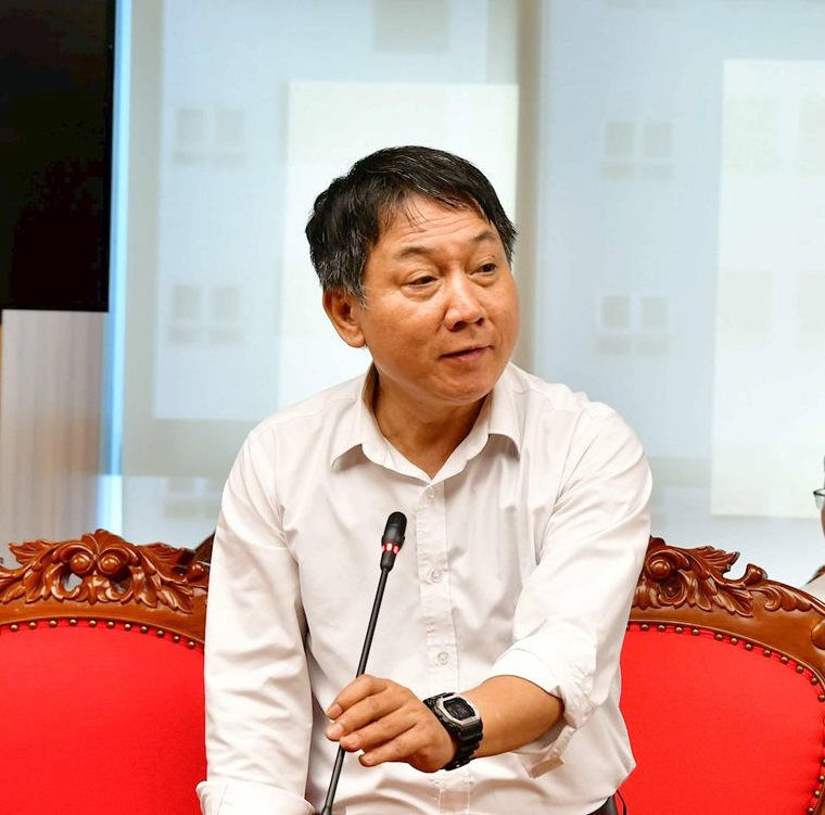 2-nha-bao-manh-bon-bao-tai-chinh-dau-tu.jpg