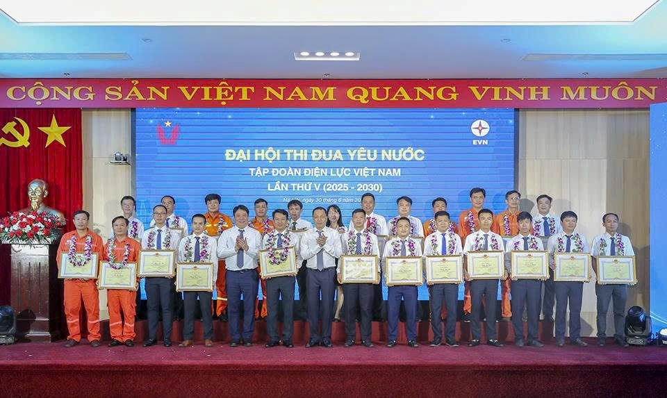 ct-tgd-tang-hoa-va-bang-khen.jpg