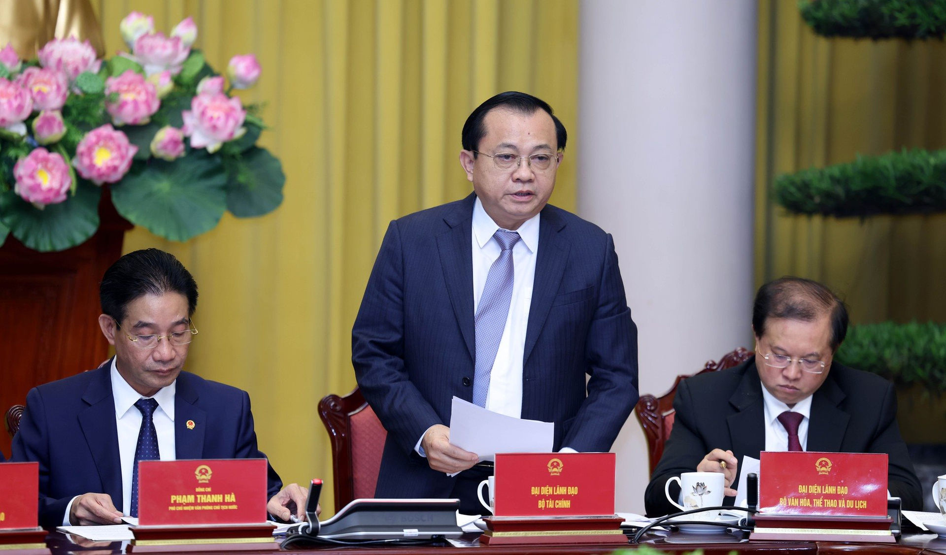 thu-truong-bo-tai-chinh-le-tan-can.jpg