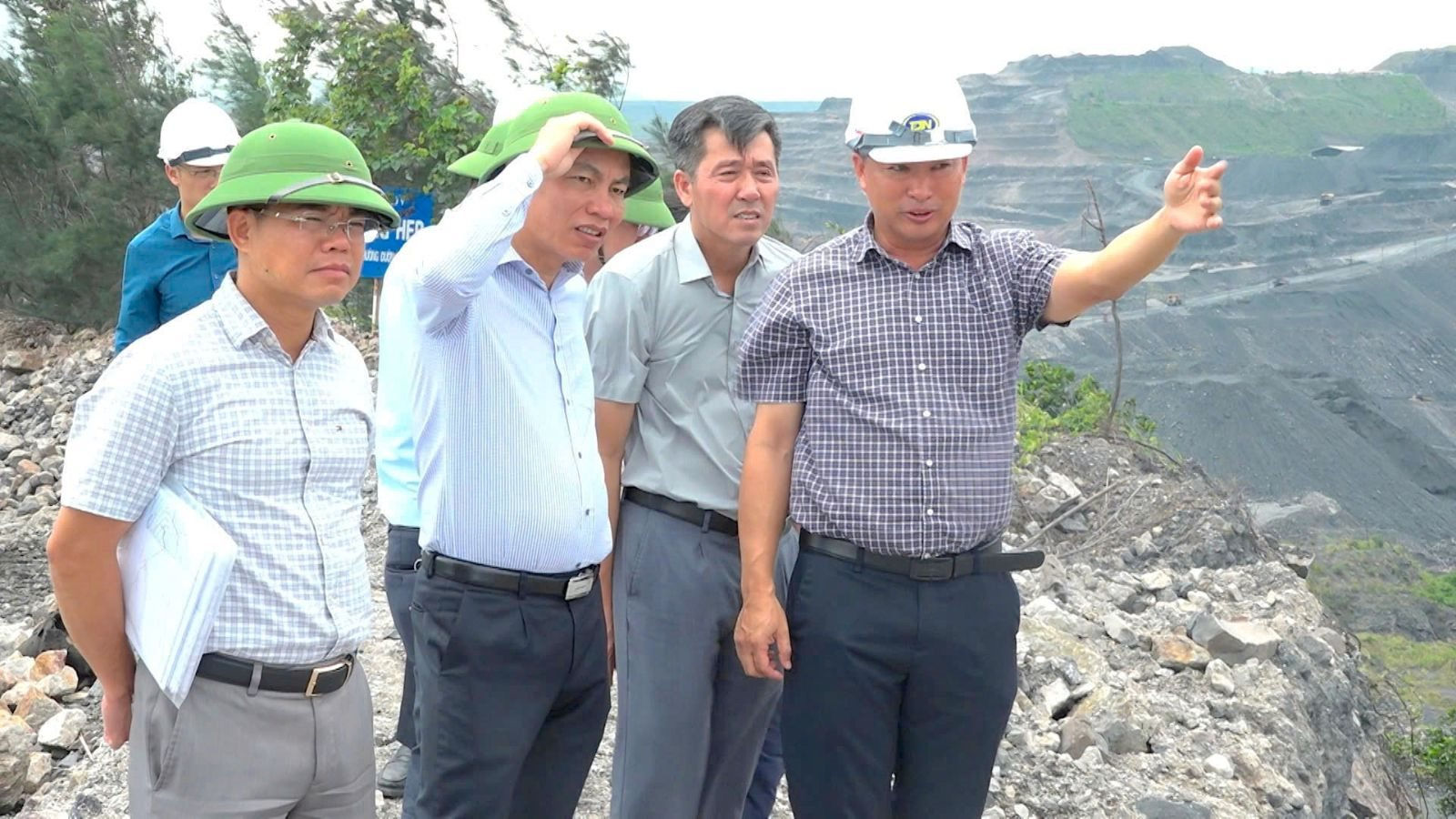 cong-tac-phong-chong-mua-bao-la-nhiem-vu-thuong-truc-gan-lien-voi-muc-tieu-bao-ve-an-toan-tinh-mang-cong-nhan-an-toan-thiet-bi-tai-san.jpg