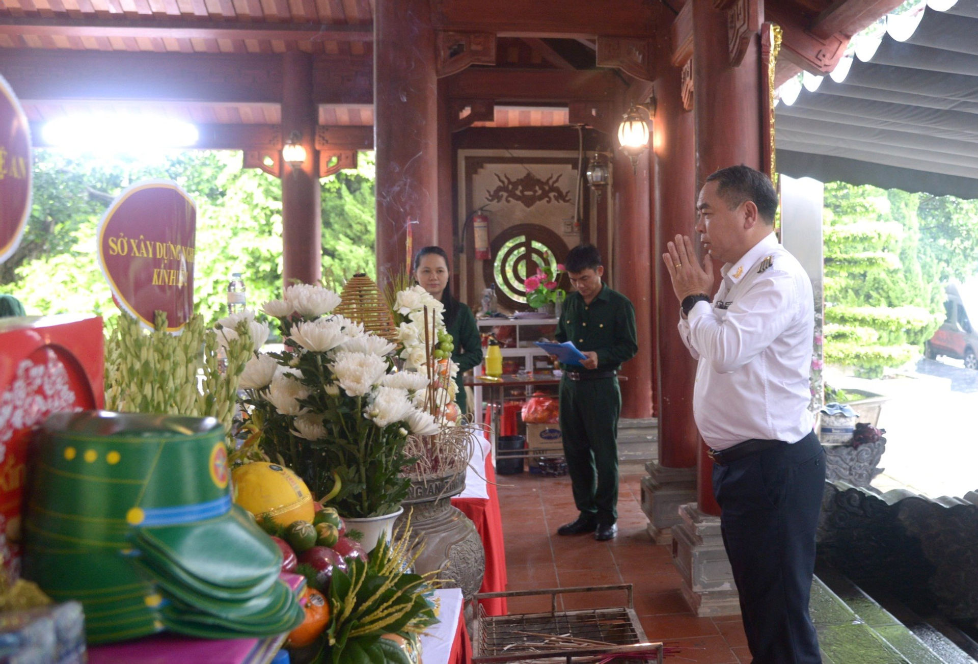 pho-tong-kt-dang-huong-tai-phan-mo-13-liet-sy-thanh-nien-xung-phong.jpg