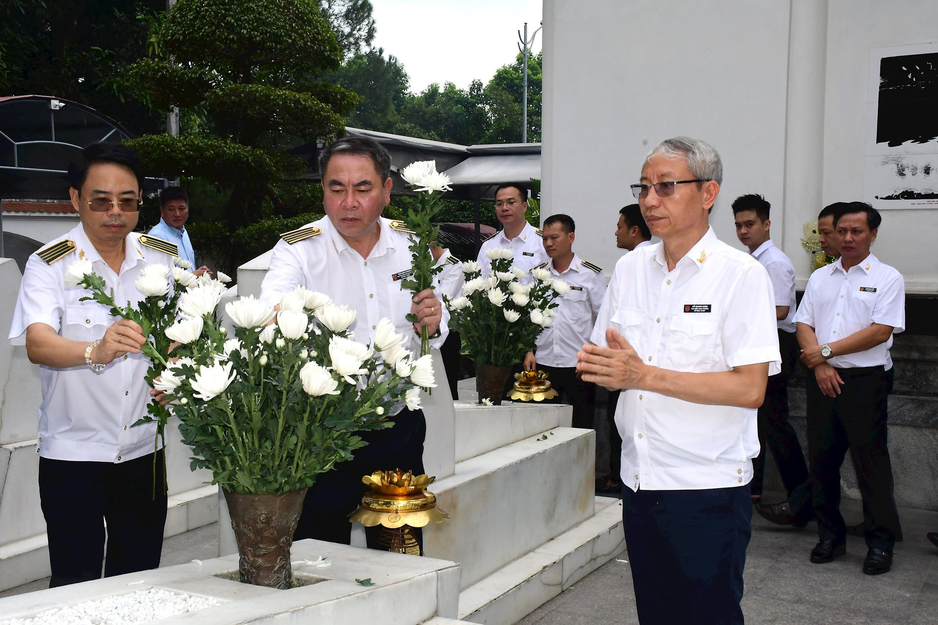 9.-pho-tong-kiem-toan-dang-hoa-tai-mo-phan-10-co-gai-thanh-nien-xung-phong.jpg