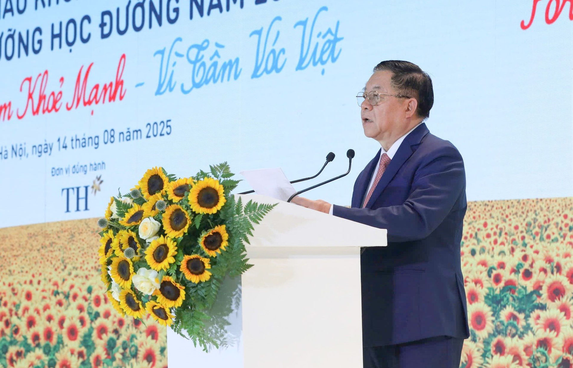 truong-ban-tuyen-giao-va-dan-van-trung-uong-nguyen-trong-nghia-2.jpg