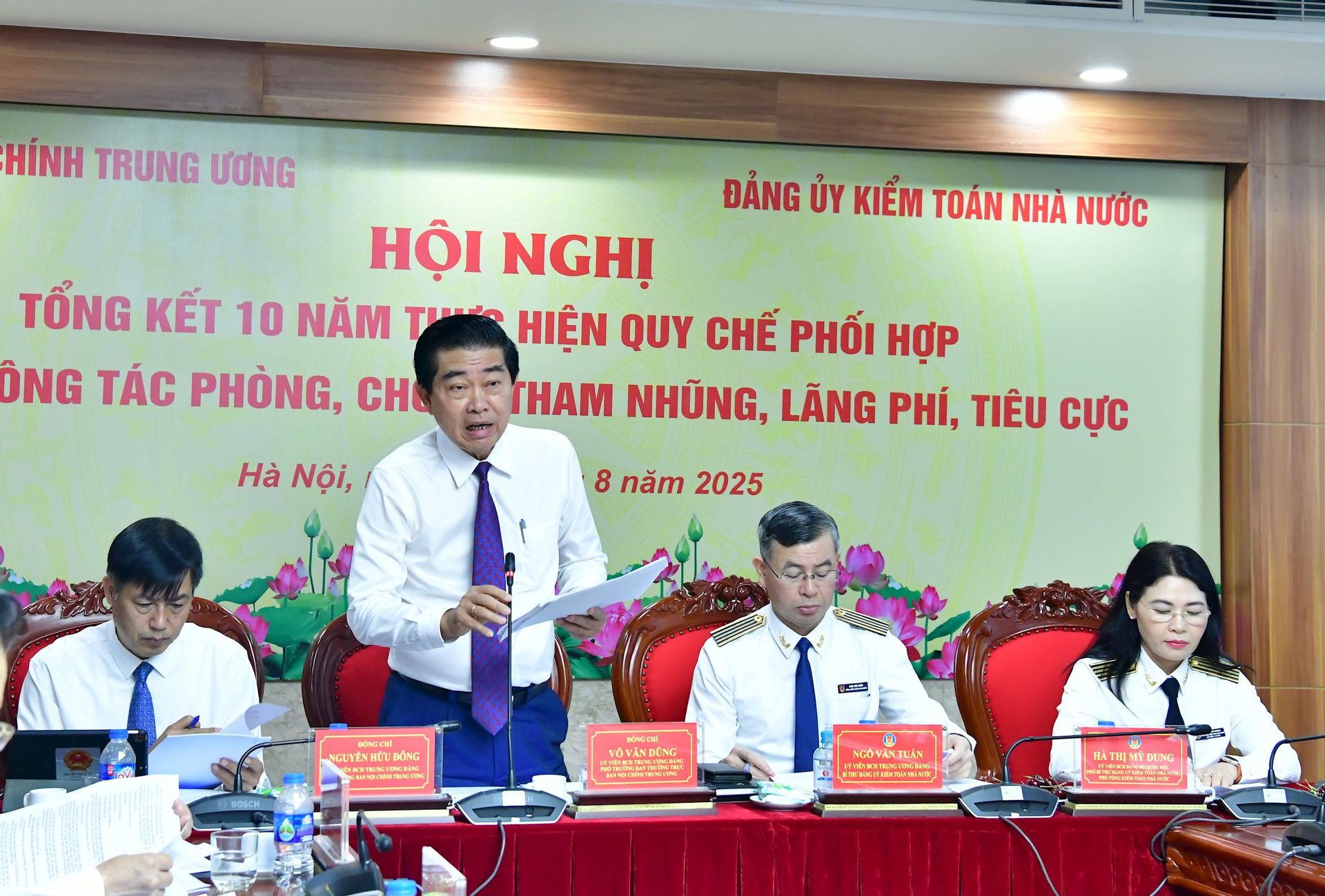 d.c-vo-van-dung-dieu-hanh-thao-luan-tai-hoi-nghi-2-.jpg