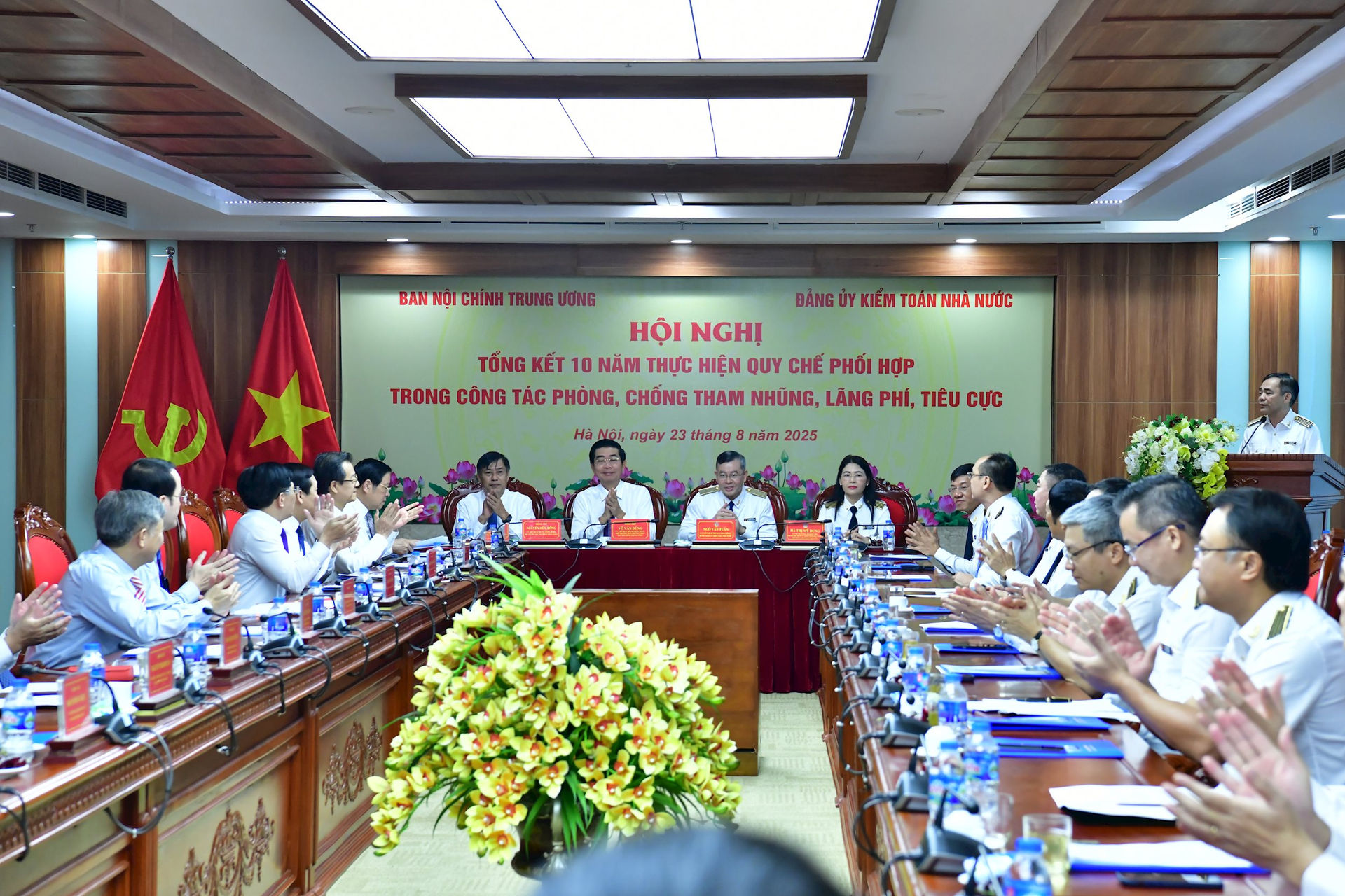 quang-canh-hoi-nghi-1-.jpg