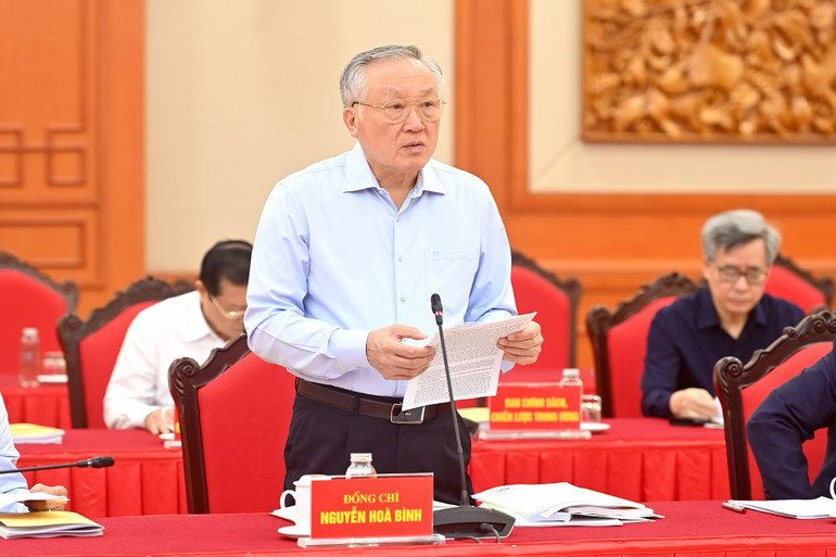 pho-thu-tuong-thuong-truc-chinh-phu-nguyen-hoa-binh-trinh-bay-bao-cao-tai-cuoc-lam-viec.-anh-dang-khoa-.jpg