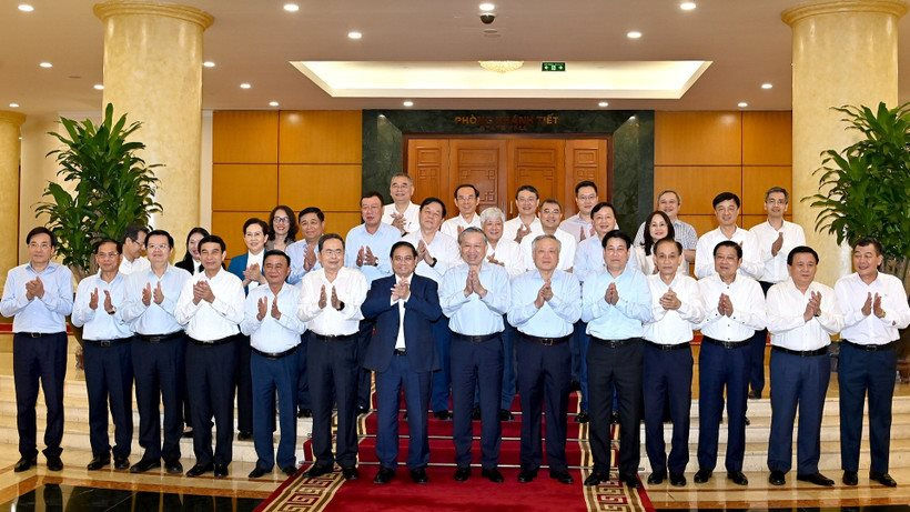 tong-bi-thu-to-lam-va-cac-dong-chi-lanh-dao-dang-nha-nuoc-tai-cuoc-lam-viec-voi-ban-thuong-vu-dang-uy-chinh-phu.-anh-dang-khoa-.jpg