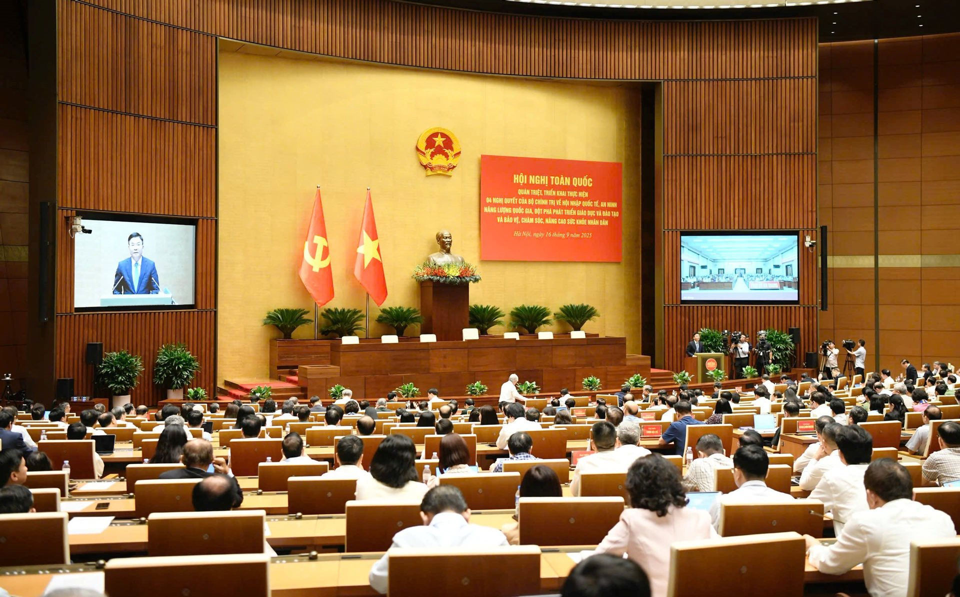 quang-canh-hn(1).jpg