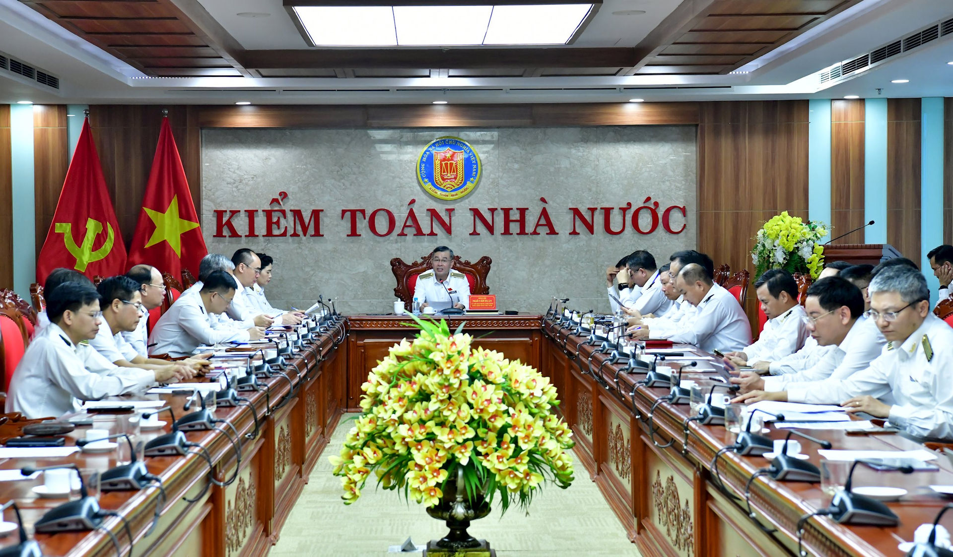 quang-canh-phien-thao-luan-to-1.jpg