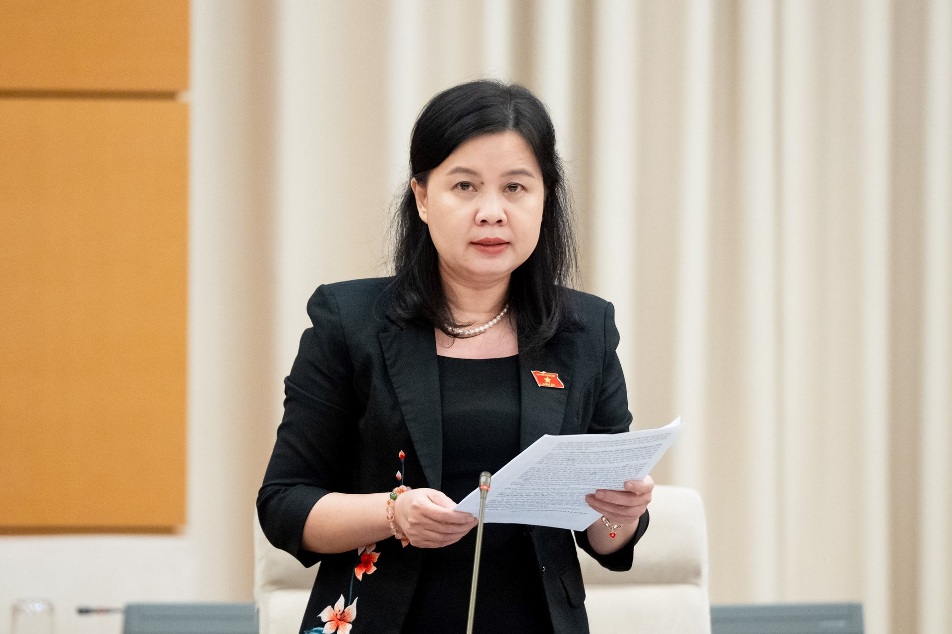 z72_6817-pcn-ub-phap-luat-va-tu-phap-nguyen-phuong-thuy.jpg