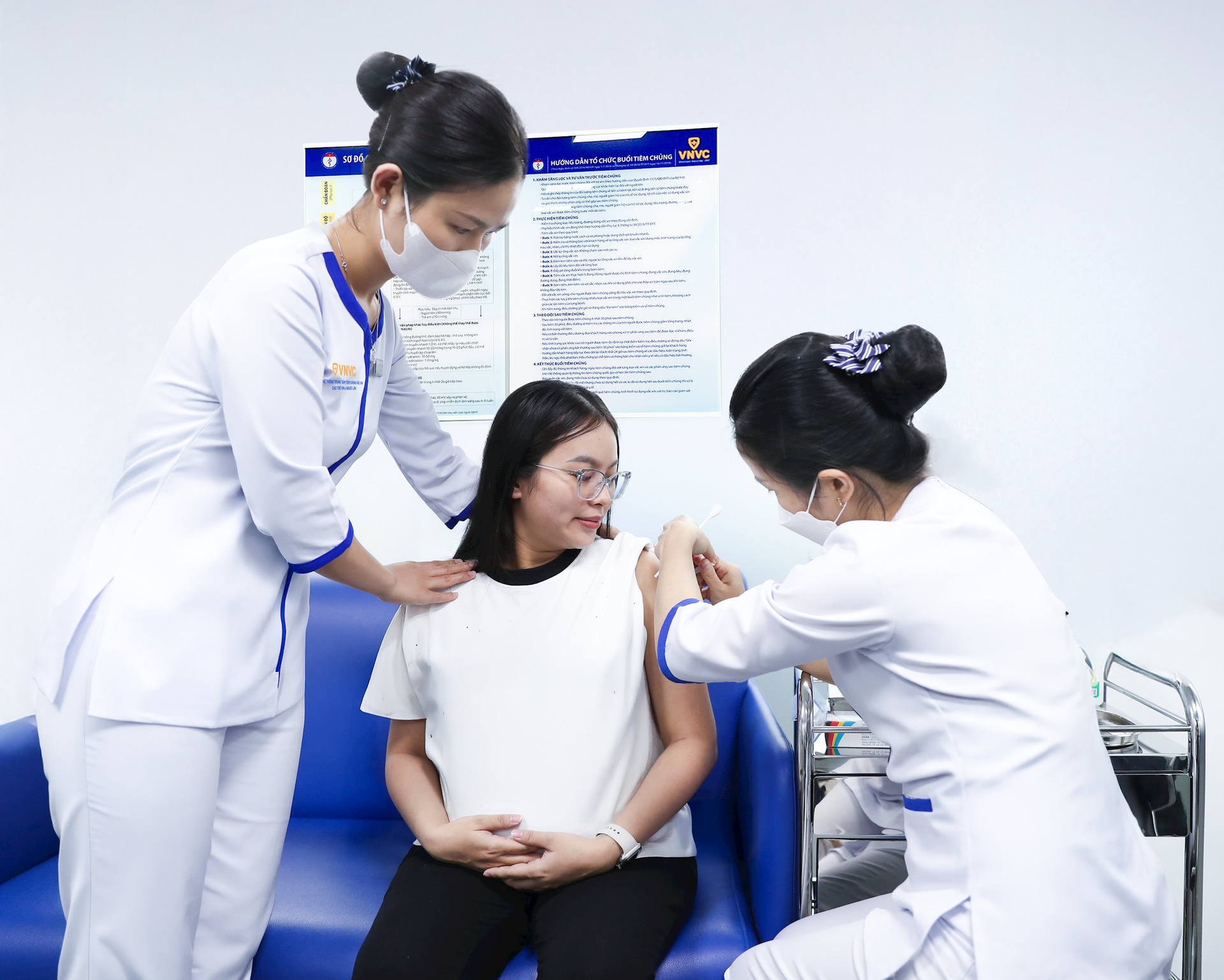 thai-phu-tiem-vac-xin-rsv-vnvc-2.png