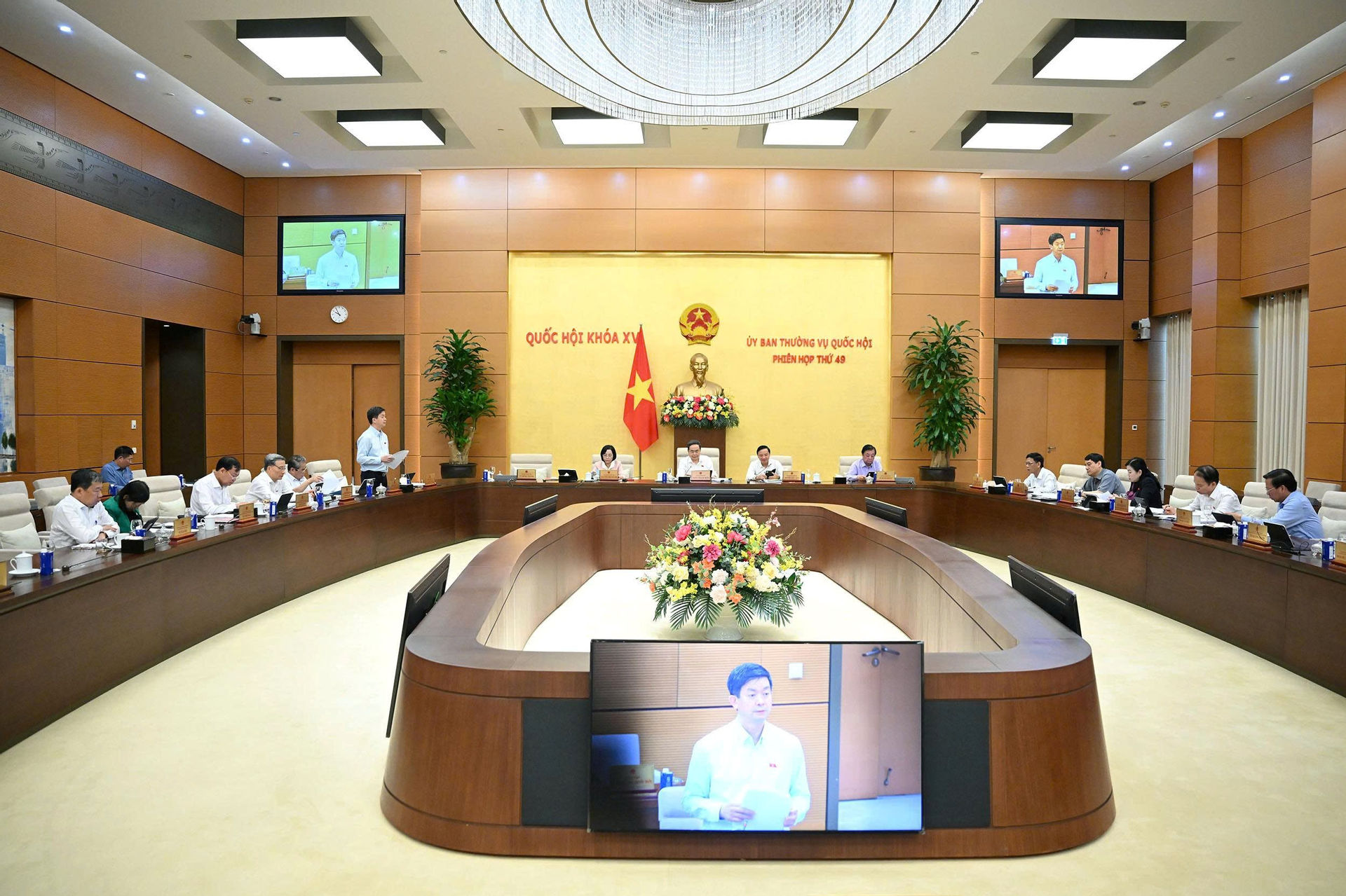 3-nhiem-ky-qh.jpg