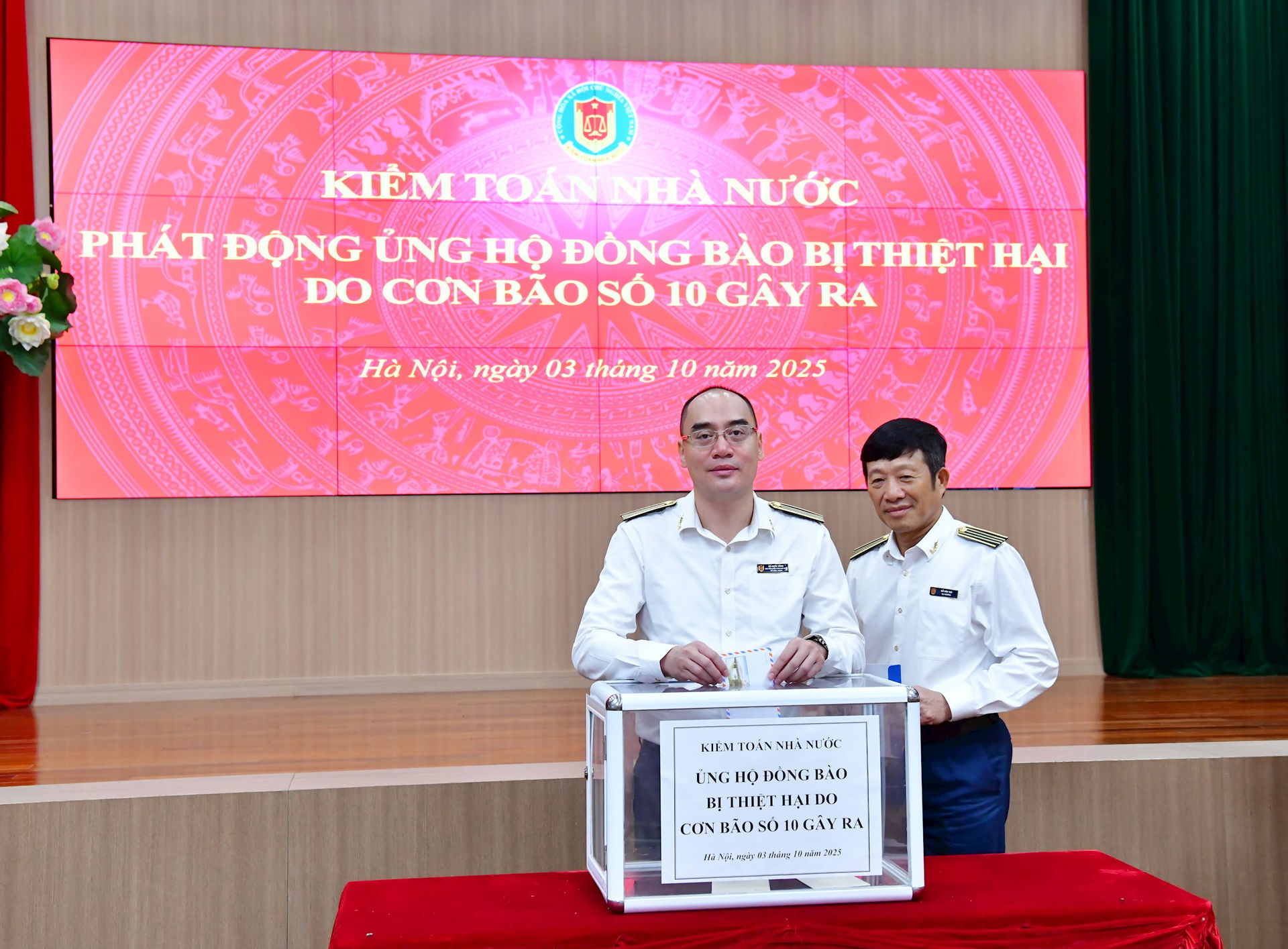 pho-tong-kiem-toan-nha-nuoc-bui-quoc-dung-ung-ho-dong-bao-bi-anh-huong-boi-bao-lu.jpg