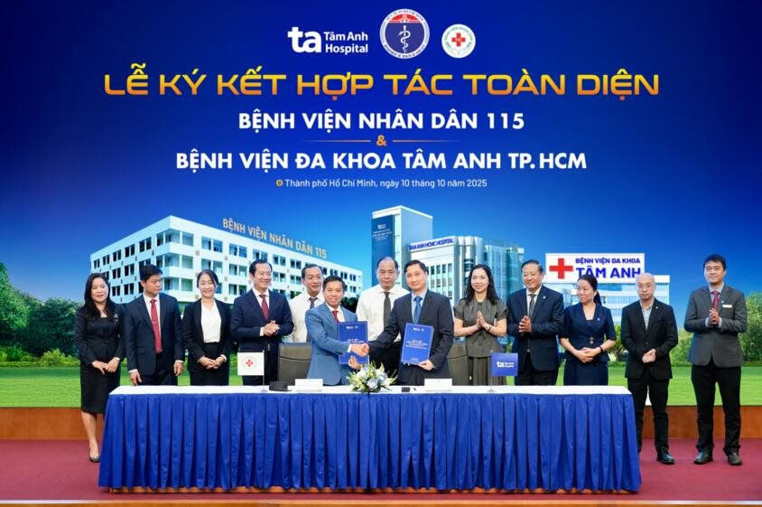 lanh-dao-2-benh-vien.jpg