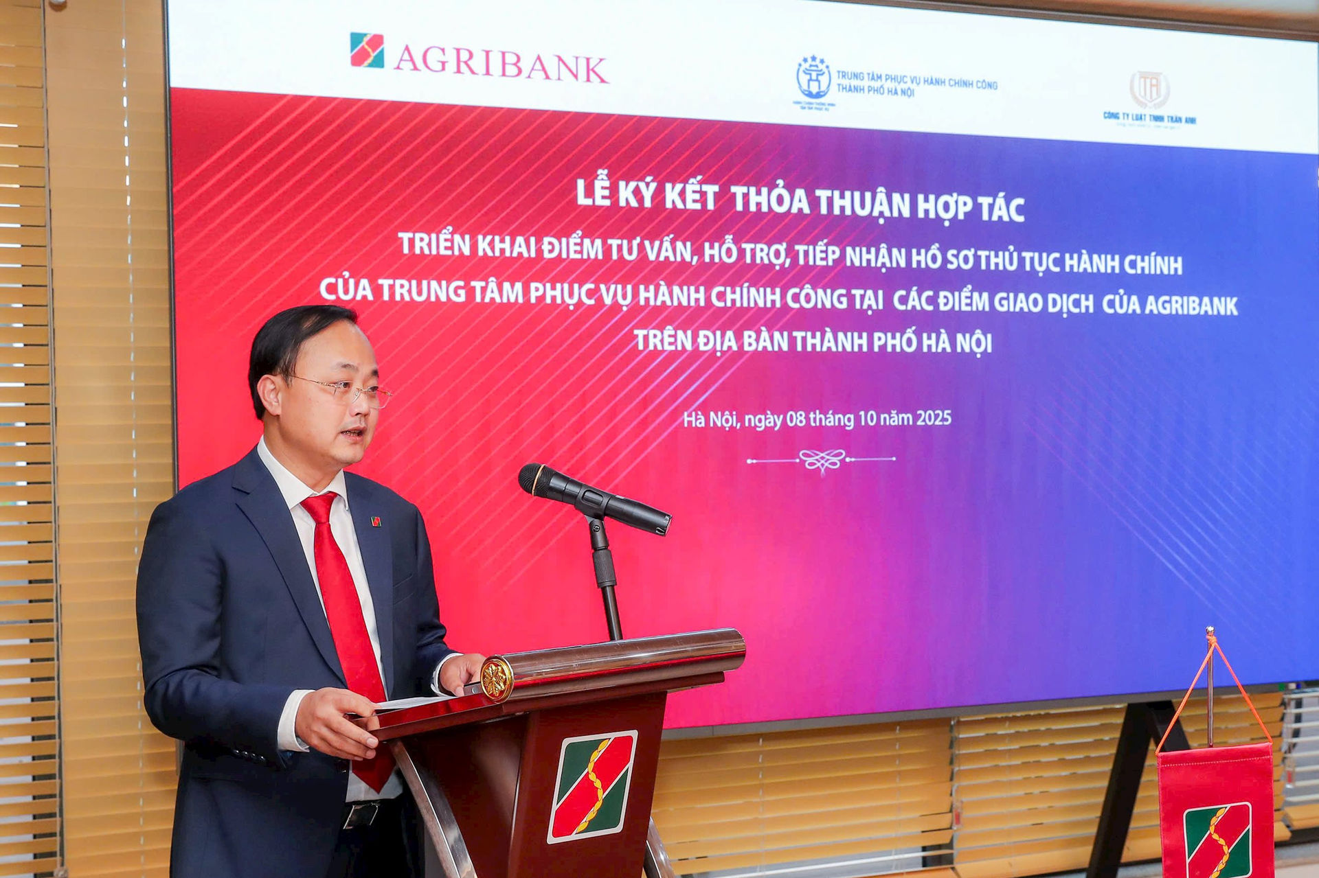 anh-3-ong-to-huy-vu-chu-tich-hoi-dong-thanh-vien-agribank-phat-bieu-tai-le-ky-ket.jpg