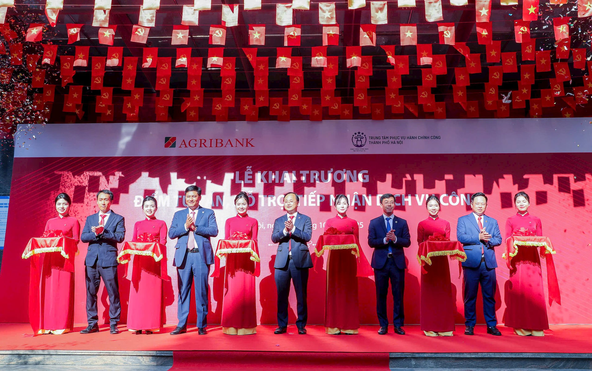 anh-6-cac-dai-bieu-cat-bang-khai-truong-diem-tu-van-ho-tro-tiep-nhan-dich-vu-cong-tai-hoi-so-chi-nhanh-ha-noi-i.jpg