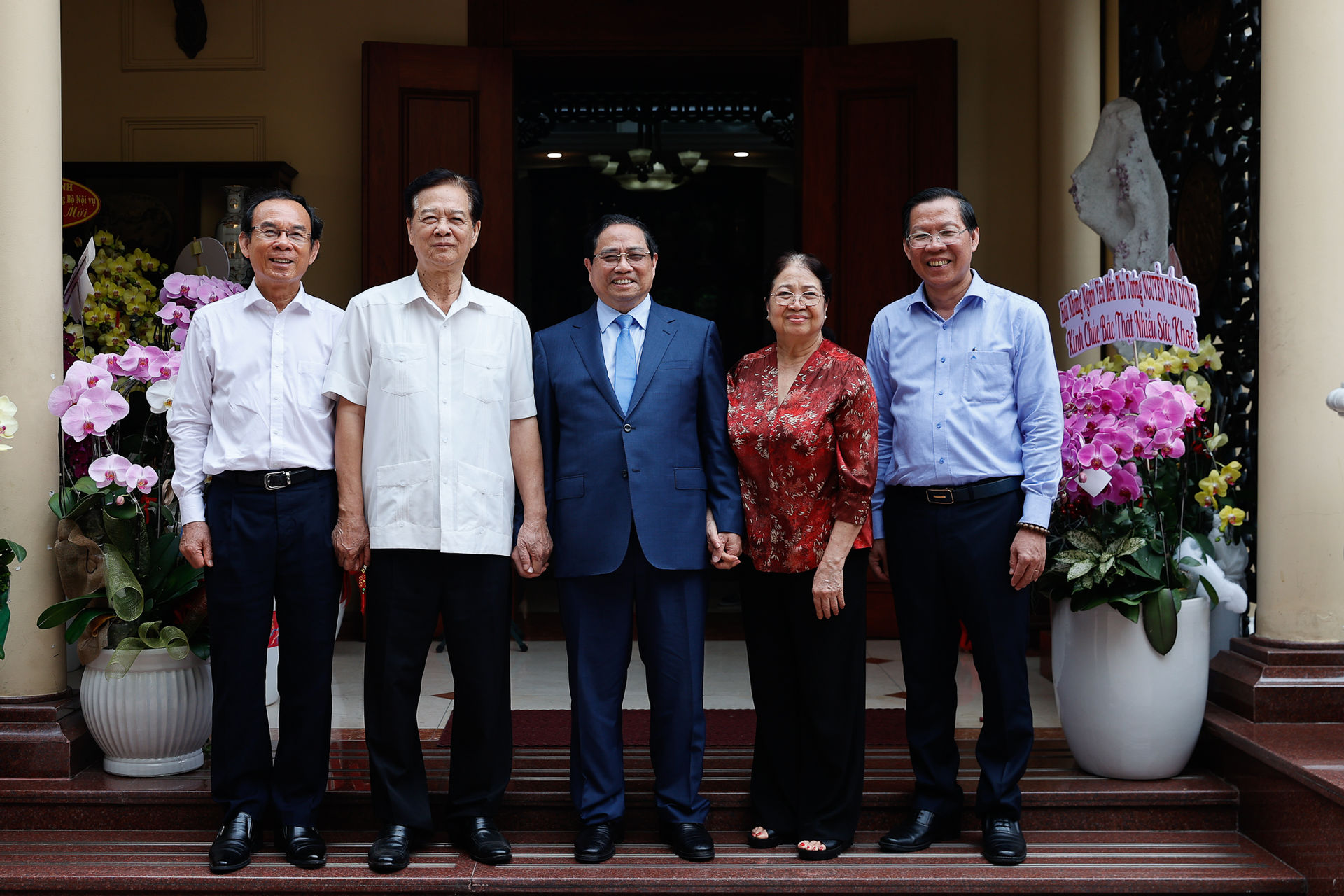 Thủ tướng Phạm Minh Chính dâng hương các cố lãnh đạo Đảng, Nhà nước và thăm, chúc Tết nguyên lãnh đạo Đảng, Nhà nước- Ảnh 10.