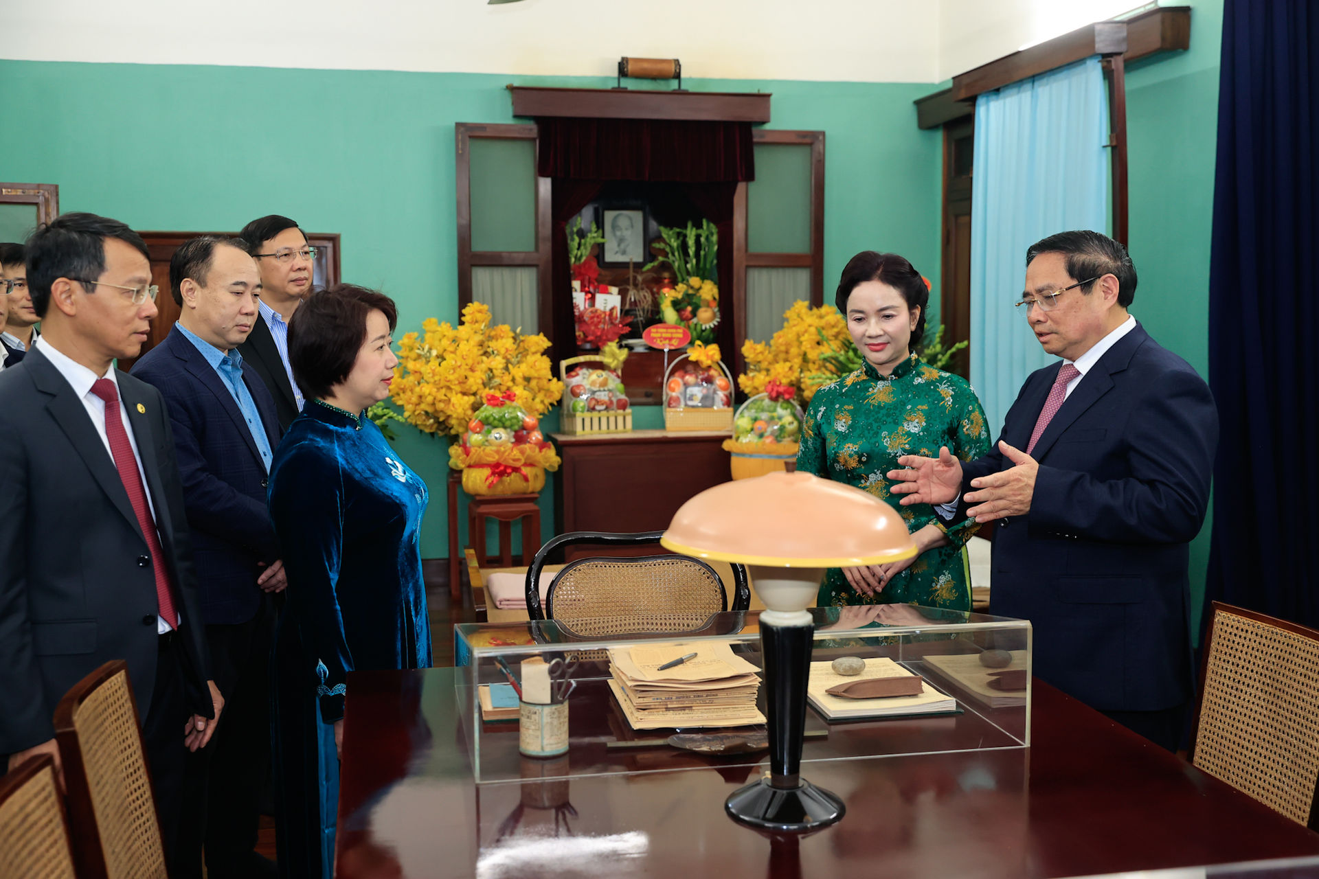 Thủ tướng Phạm Minh Chính dâng hương tưởng nhớ Chủ tịch Hồ Chí Minh- Ảnh 2. Thủ tướng Phạm Minh Chính dâng hương tưởng nhớ Chủ tịch Hồ Chí Minh- Ảnh 2.