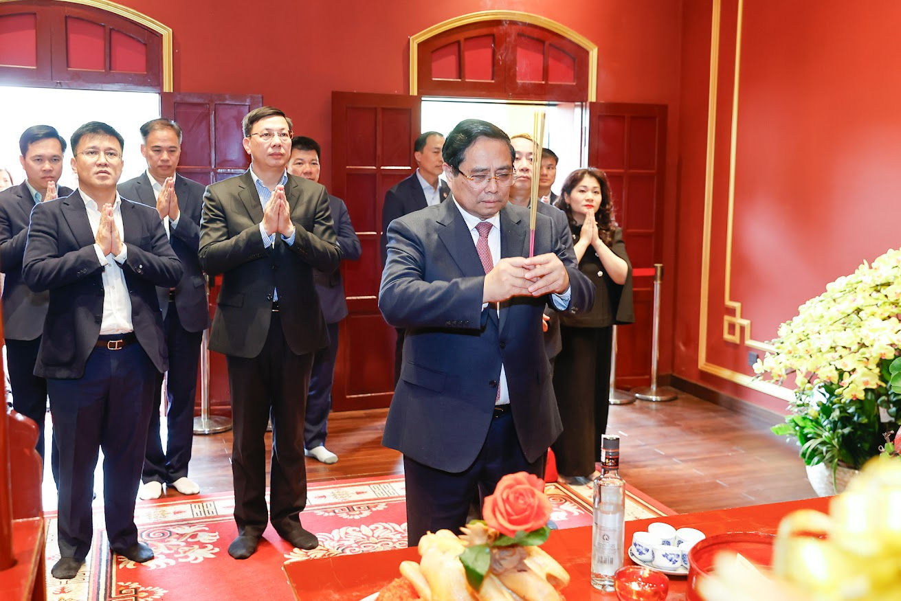 Thủ tướng Phạm Minh Chính dâng hương tại Hoàng thành Thăng Long- Ảnh 3. Thủ tướng Phạm Minh Chính dâng hương tại Hoàng thành Thăng Long- Ảnh 3.