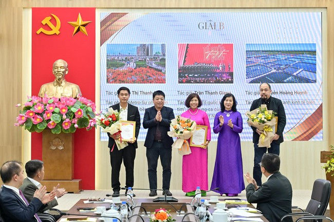 22 tác phẩm xuất sắc được vinh danh tại Cuộc thi ảnh báo chí “Việt Nam trên hành trình đổi mới” - Ảnh 4.