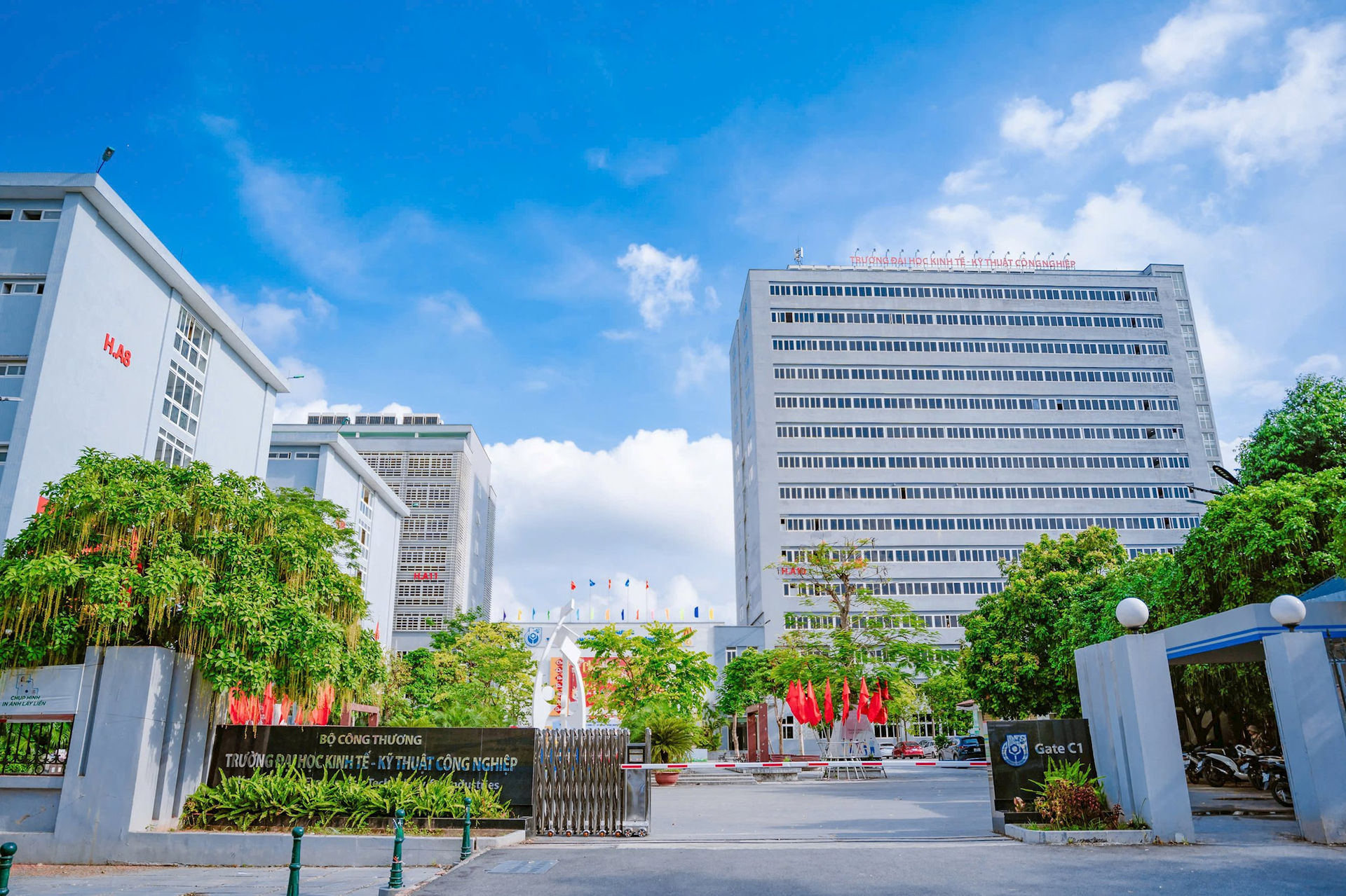 dai-hoc-kinh-te-ky-thuat.jpg