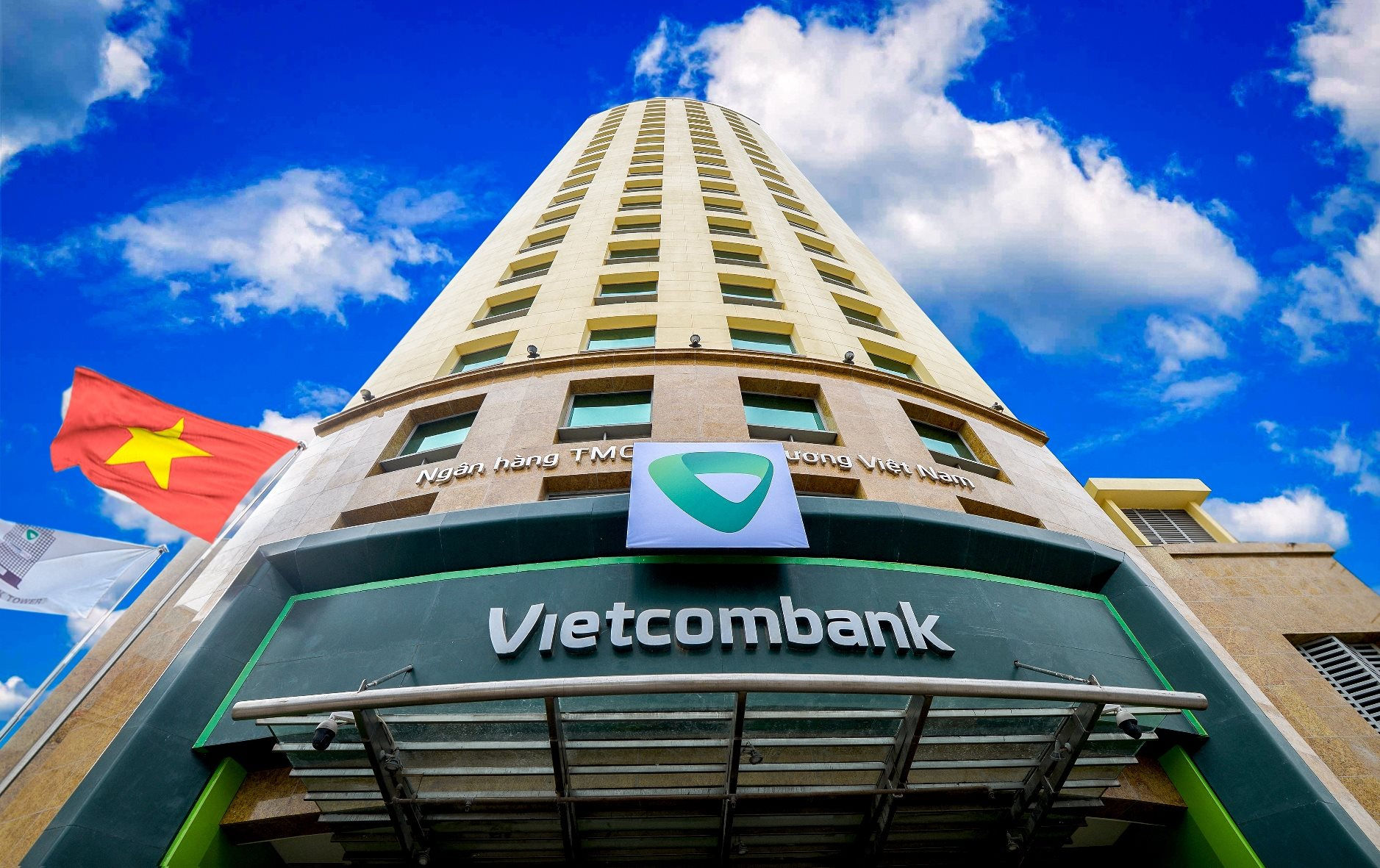 20220909_vietcombank_toa-nha-tru-so-chinh.jpg