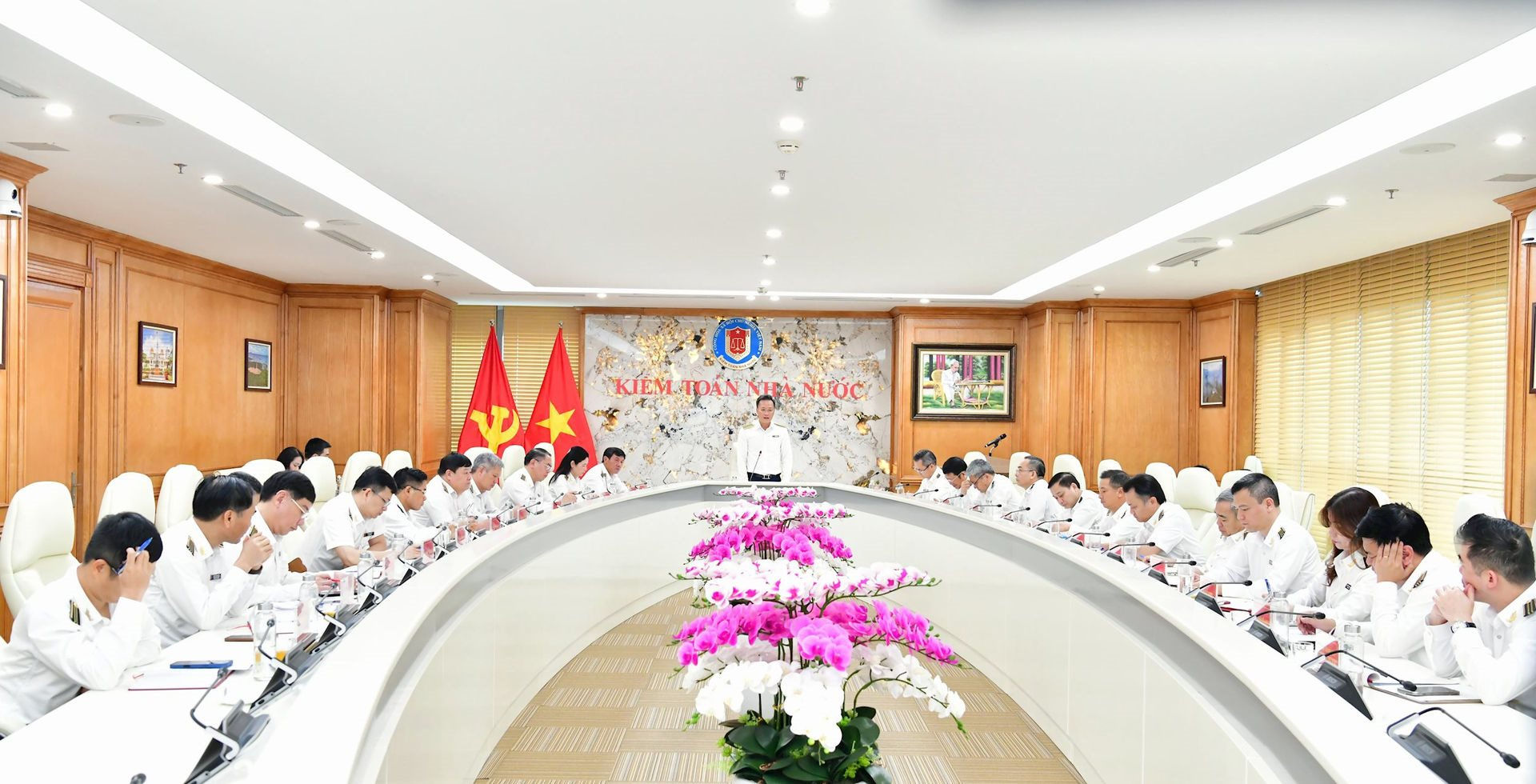 6-hop-giao-ban.jpg
